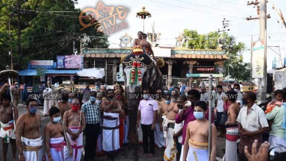 ரங்கநாயகி தாயார் ஆனி திருமஞ்சனம் : யானை மீது தங்க குடத்தில் புனித நீர்