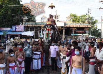 ரங்கநாயகி தாயார் ஆனி திருமஞ்சனம் : யானை மீது தங்க குடத்தில் புனித நீர்